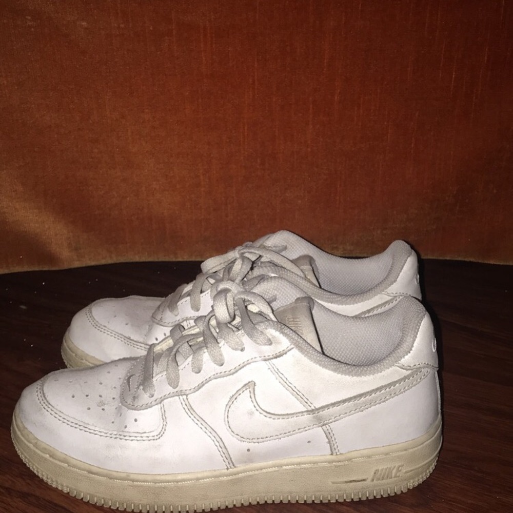 White Nike AF1s